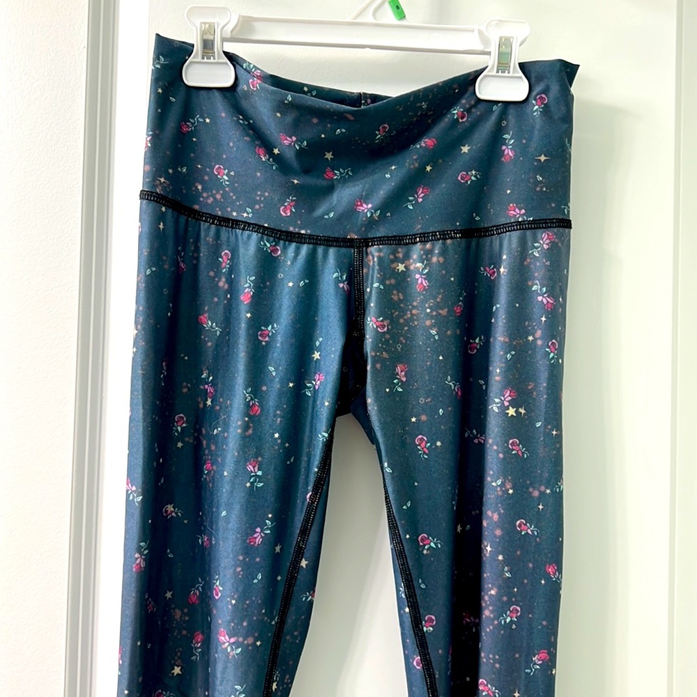 Teeki Blue Rosebud Patterned Leggings EUC